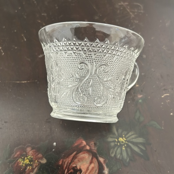 Six Vintage Clear Pressed Glass Punch Cups - Picture 6 of 7